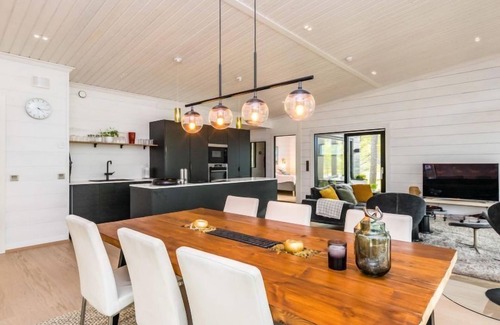 Ruokolahti House | Experience Villa Saimaan Joutsenlahti with Lake View & Spa