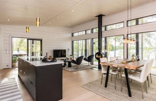 Ruokolahti House | Experience Villa Saimaan Joutsenlahti with Lake View & Spa