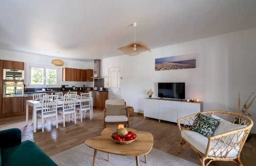 Saint-Jean-d'Illac House | Villa Saint Jean: Private Pool & Spa Retreat Awaits You