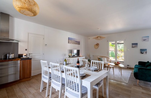 Saint-Jean-d'Illac House | Villa Saint Jean: Private Pool & Spa Retreat Awaits You