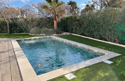 Sete Villa | Villa Saint Louis: Oceanfront Retreat with Pool & Bikes