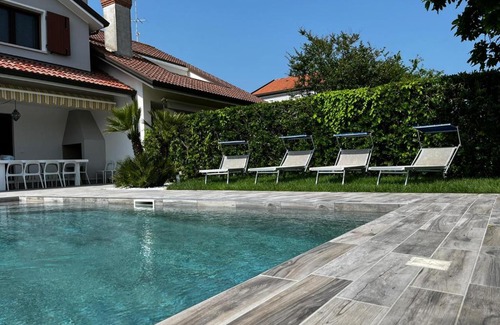 Isola Albarella Villa | Villa Salice: Oceanfront Escape with Pool & Private Beach