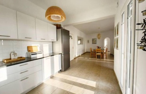 Syros House | Discover Family-Friendly Comfort at Villa Saloustros