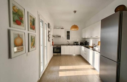 Syros House | Discover Family-Friendly Comfort at Villa Saloustros