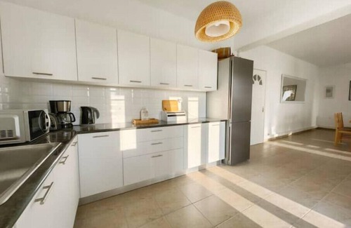 Syros House | Discover Family-Friendly Comfort at Villa Saloustros