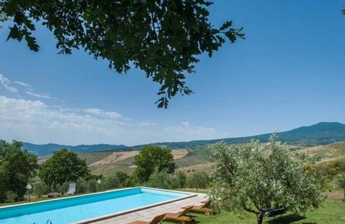 Radicofani Villa | Villa Salvatore - 12 Guests