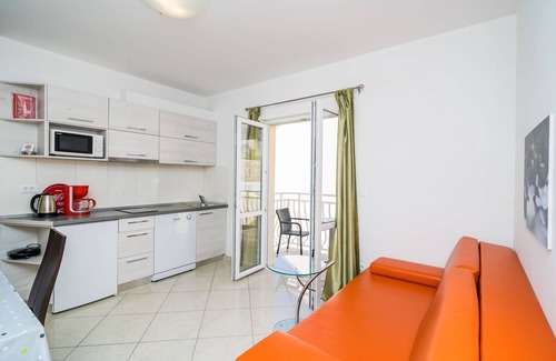 Plat Apartment | Villa Samba - Standard One-Bedroom Apartment with Balcony and Sea View