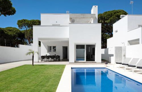 Los Gallos-Cerromolino House | Villa Santa Clara 21a: Pet-Friendly Retreat, Rated 10/10
