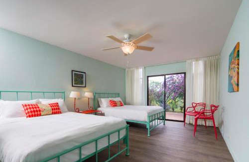 Alajuela Hotel | Inviting Villa San Ignacio: Oceanfront & Pet Friendly Retreat