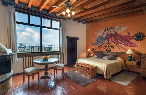 Vista Bella Hotel | Inviting Villa San Jose Hotel and Suites with Pool & Spa