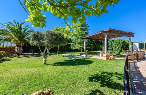 Monturque Villa | Villa San Luis Moriles: Poolside Relaxation & Family-Friendly