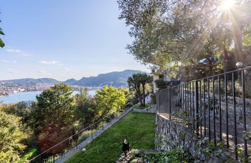 Como Villa | Villa San Pietro-Lake Views/AC/Parking/Jacuzzi/Gym