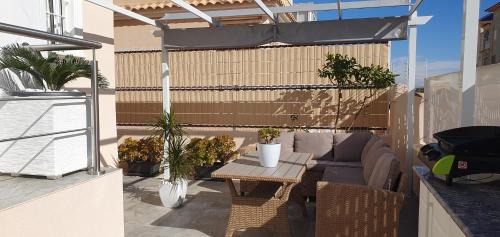 Guardamar del Segura Villa | Relax at Villa Sandy Coast: 4-Star Oceanfront Escape