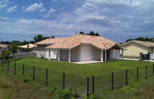 Sanguinet House | Villa Sanguinet: Family-Friendly Retreat near Arcachon Bay