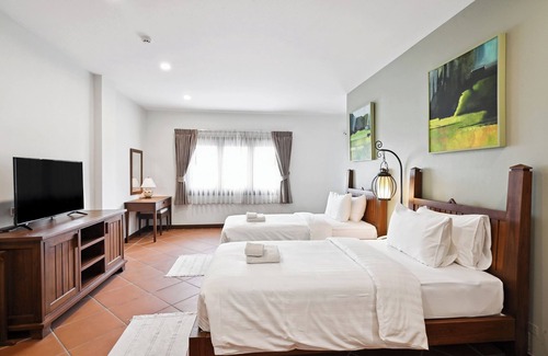 Chiang Mai Hotel | Villa Sanpakoi: Guest Rated 9.8 with Pool & Dining