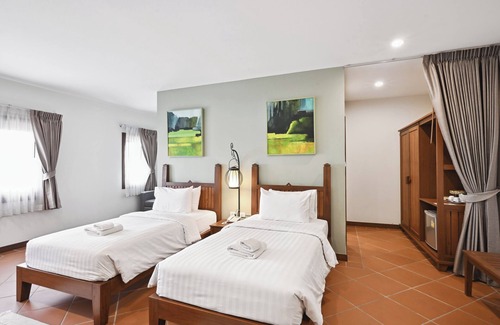 Chiang Mai Hotel | Villa Sanpakoi: Guest Rated 9.8 with Pool & Dining
