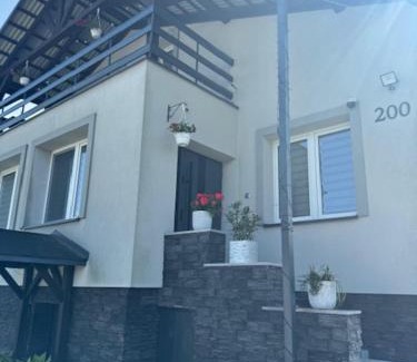 Wyszatyce Villa | Villa Sanriver: Guest Rated 9.8 with Family-Friendly Amenities
