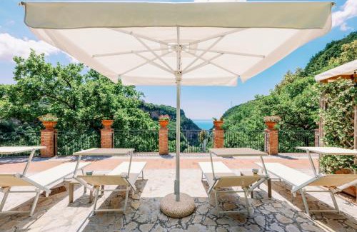 Scala Apartment | Elegant Villa Sant'Alfonso with Oceanfront Pool & Hot Tub