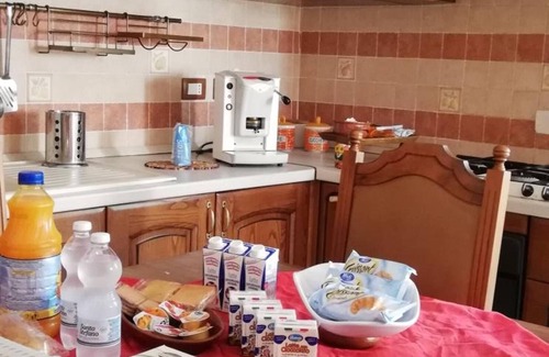 Sala Consilina Bed & Breakfast | Villa Santa Elena: Family-Friendly Stay with Breakfast & Hot Tub