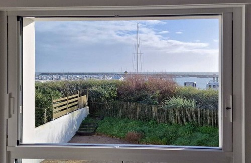 L'Epine Villa | Villa Saphir: Family-Friendly Retreat by the Sea