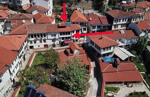 Varosh House | Cozy Villa Sapkar with Lake View and Oceanfront Access