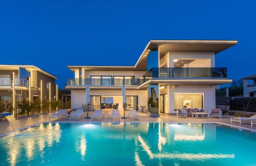 Kastelir-Labinci Villa | Villa Sara for 10 people near Novigrad with sea view and salt- water pool