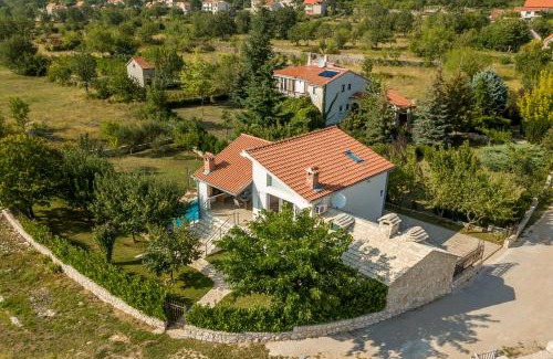 Cista Provo House | Villa Sara: Pet-Friendly Retreat with Pool & Family Amenities