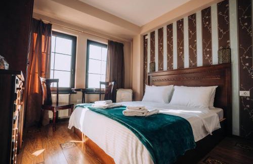 Varosh Apartment | Scenic Villa Sara: Family-Friendly Retreat with Lake Views
