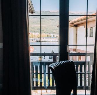 Varosh Apartment | Scenic Villa Sara: Family-Friendly Retreat with Lake Views