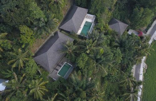 Batu Layar Villa | Relax at Villa Sari and Rubi with Ocean Views & Pool