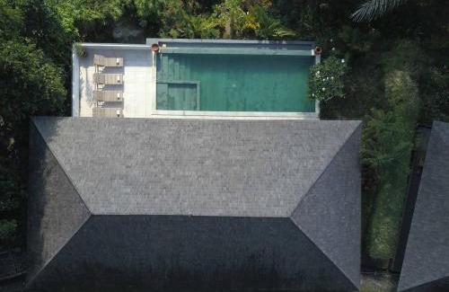 Batu Layar Villa | Relax at Villa Sari and Rubi with Ocean Views & Pool