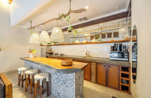 Petitenget Villa | Villa Sarong: Minutes from Bali's Best Beach Clubs