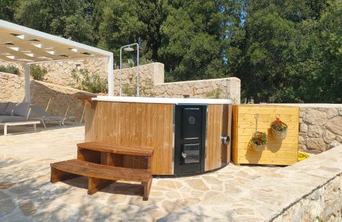 Tselendata House | Oceanfront Villa Sasà with Hot Tub and Breathtaking Views