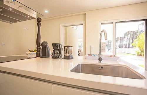 Charneca de Caparica e Sobreda Villa | Villa Sassi - Premier Stay with Private Pool & Breakfast