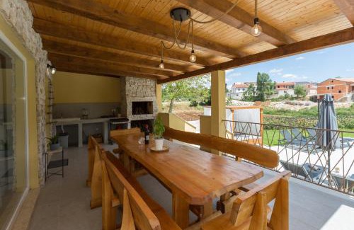 Debeljuhi Villa | Villa Savey: Oceanfront Retreat with Heated Pool & Top Ratings