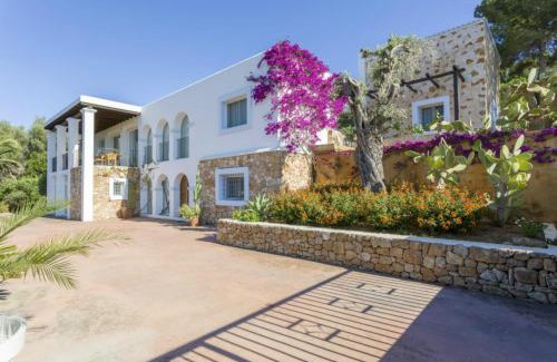 Puig d'en Valls Villa | Elegant Villa Savines Near Ibiza Town with Pool Access
