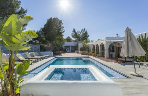 Puig d'en Valls Villa | Elegant Villa Savines Near Ibiza Town with Pool Access