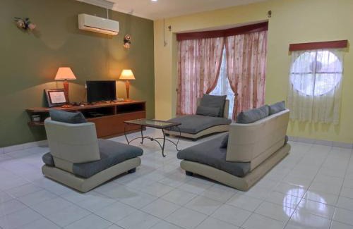 Seri Manjung Villa | Discover Villa Sayang Humairah: Family-Friendly Retreat