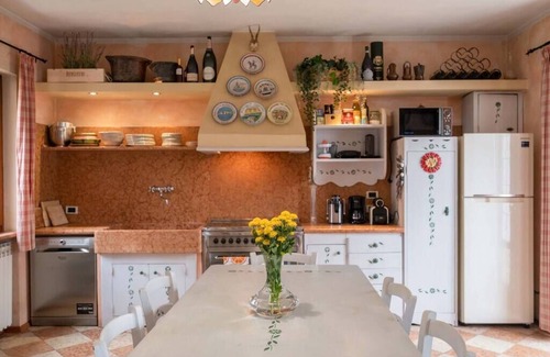 Caprino Veronese Villa | Villa Scala: Top-Rated Spa Retreat with Family and Pet Perks