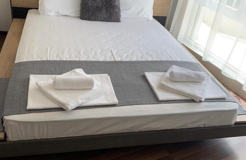 Kiten Apartment | Family-Friendly Villa Scalea with Ocean Views Await