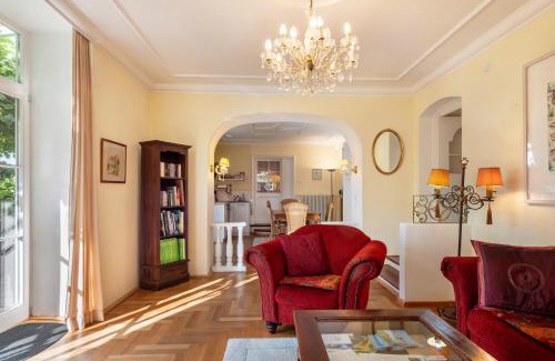 Badenweiler Apartment | Villa Schlössle: Guest Rated 10/10 & Pet-Friendly Retreat