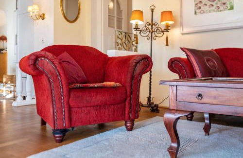 Badenweiler Apartment | Villa Schlössle: Guest Rated 10/10 & Pet-Friendly Retreat