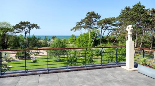 Hohe Dune Apartment | Unforgettable Villa Schmidt Warnemünde - Oceanfront Retreat