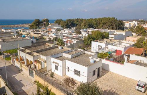 Torre Squillace House | Villa Scianuli: Family-Friendly Retreat Near the Beach