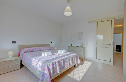 Torre Squillace House | Villa Scianuli: Family-Friendly Retreat Near the Beach