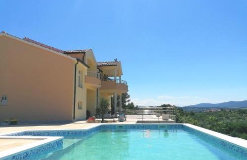 Bicine Apartment | Villa Scolopax rusticola Skradin with Oceanfront Pool