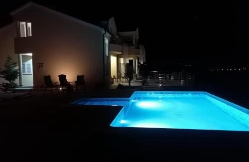 Bicine Apartment | Villa Scolopax rusticola Skradin with Oceanfront Pool