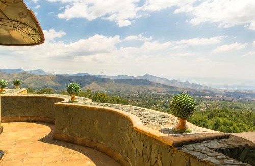 Piedimonte Etneo House | Villa Scozilia: Oceanfront Retreat with Pool & Kids’ Amenities