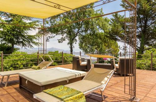 Piedimonte Etneo House | Villa Scozilia: Oceanfront Retreat with Pool & Kids’ Amenities