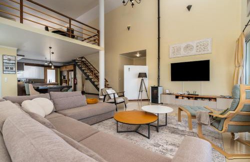 Arco da Calheta Villa | Unforgettable Villa Sea Colors with Oceanfront Pool Access